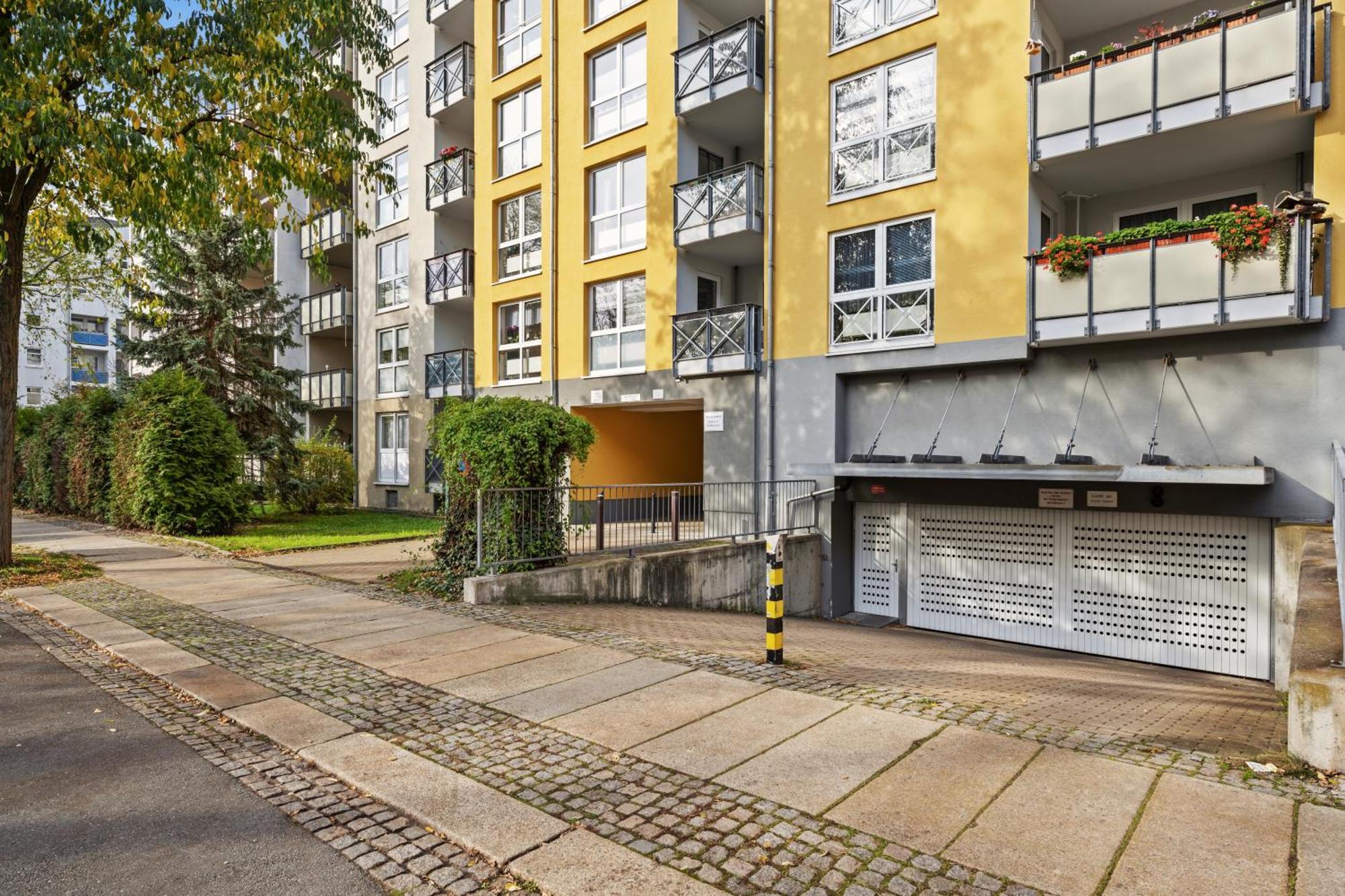Edler Wohnraum Noble Stadtoase Mit Boxspringbett, Kaffeevollautomat, Lift & Parkplatz เคมนิตซ์ ภายนอก รูปภาพ