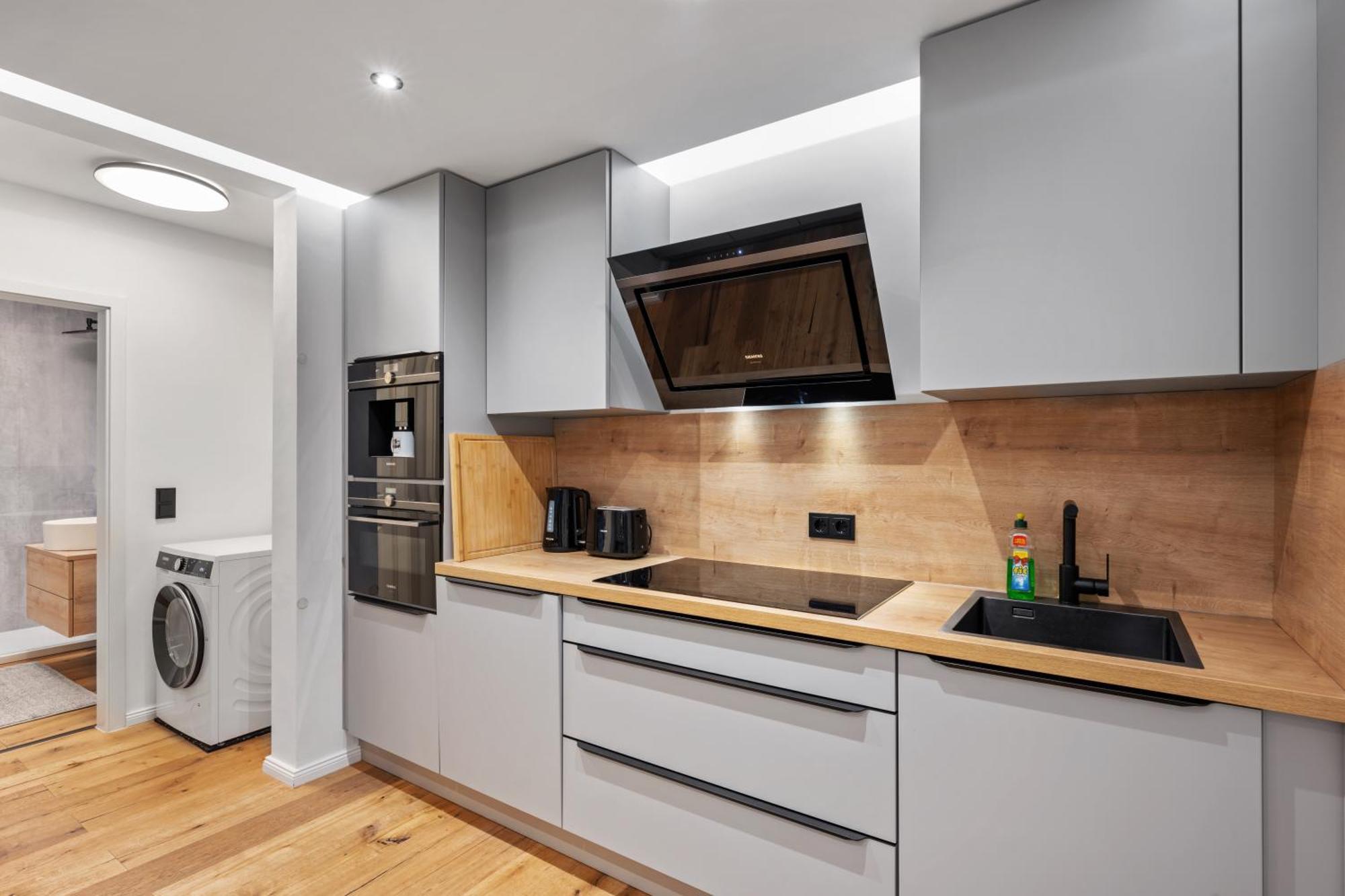 Edler Wohnraum Noble Stadtoase Mit Boxspringbett, Kaffeevollautomat, Lift & Parkplatz เคมนิตซ์ ภายนอก รูปภาพ