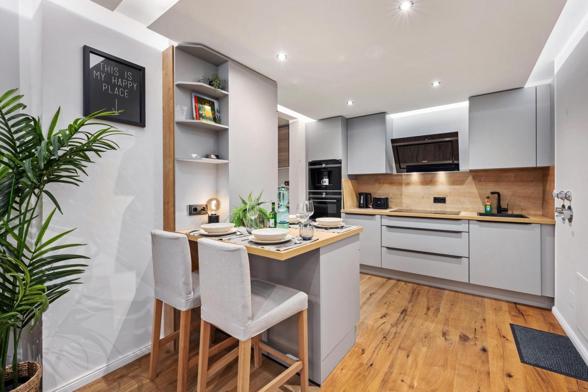 Edler Wohnraum Noble Stadtoase Mit Boxspringbett, Kaffeevollautomat, Lift & Parkplatz เคมนิตซ์ ภายนอก รูปภาพ