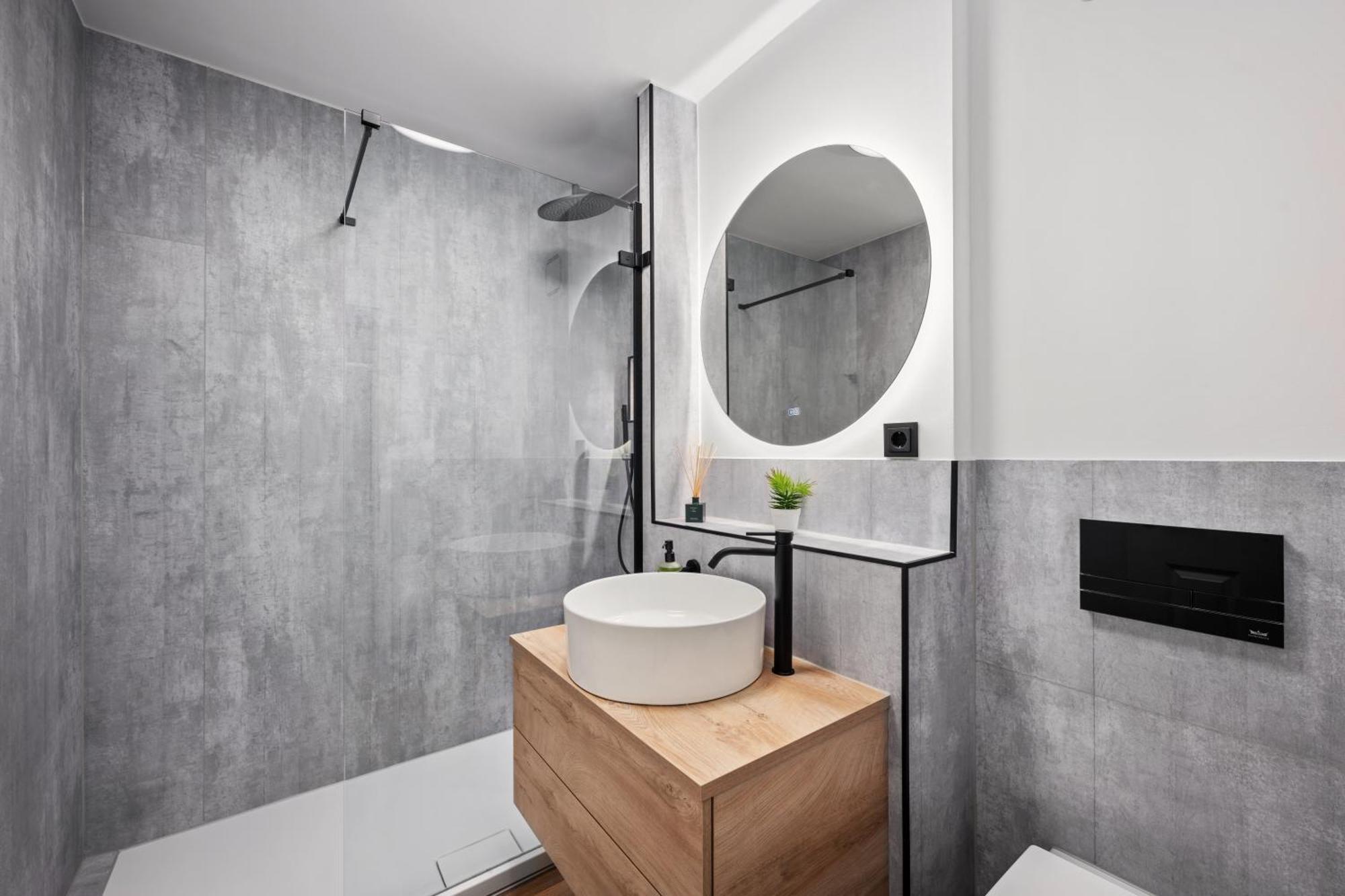 Edler Wohnraum Noble Stadtoase Mit Boxspringbett, Kaffeevollautomat, Lift & Parkplatz เคมนิตซ์ ภายนอก รูปภาพ